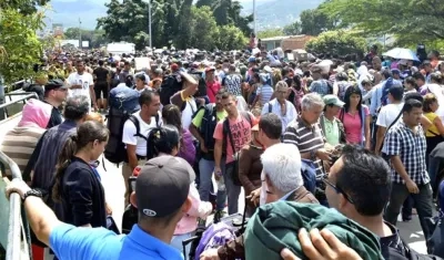 Ciudadanos venezolanos ingresando por el Puente Internacional Simón Bolívar.Ciudadanos venezolanos ingresando por el Puente Internacional Simón Bolívar.