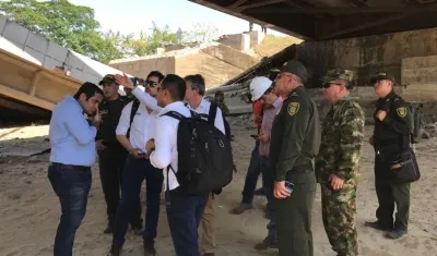 El comandante de la regional 8 de la Policía, general Gonzalo Londoño, inspeccionó con las autoridades el estado de la vía.