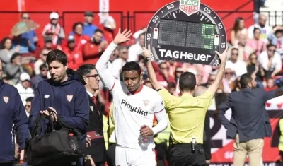 El colombiano pidió el cambio en el minuto 64 al notar molestias musculares.