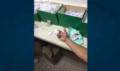 El patrullero cuando era atendido.