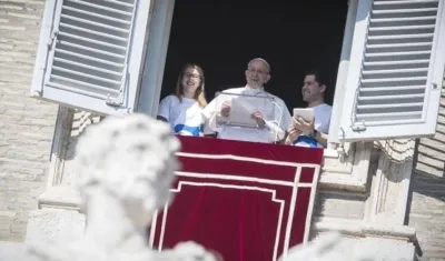 El Papa Francisco se inscribió a la próxima Jornada Mundial de la Juventud que se celebrará en Panamá utilizando una tableta y ante los fieles reunidos en la plaza de San Pedro.