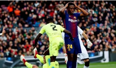 El defensa colombiano del Barcelona Yerry Mina (d) en su partido ante el Getafe.
