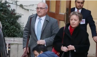 El máximo responsable de Oxfam y la presidenta del consejo de administración de Oxfam en Londres, Reino Unido.