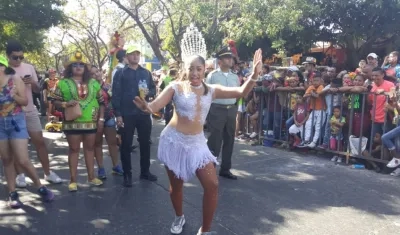 La Reina de la 44, Andrea De Alba, durante el desfile.
