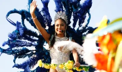 La reina María José Romo, presidiendo la Batalla de Flores.
