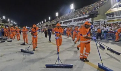 Los equipos de limpieza durante el Carnaval.
