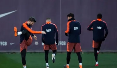 Piqué se entrenó con normalidad.