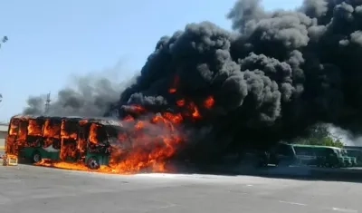 Emergencia por bus de Sobusa  se incendió en la tarde de este viernes