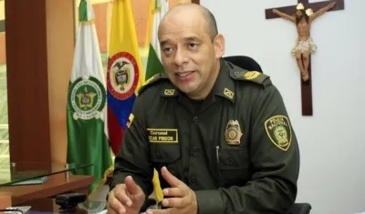 Por el caso al coronel Óscar Pinzón, comandante de la Policía del Huila, lo mandaron a vacaciones. 