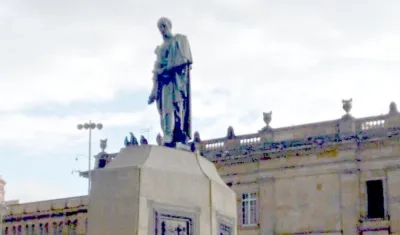 Buscan a los responsables del robo de la espada de Simón Bolívar.