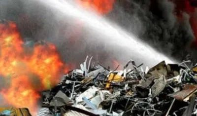 Cuando varios empleados intentaban apagar el fuego se produjo la detonación que causó nueve muertos y un herido.