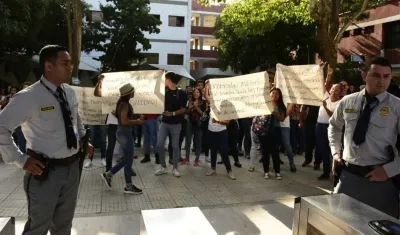 Este es el panorama hoy en la Universidad Autónoma del Caribe.