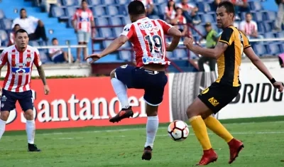 Junior visitará a Guaraní.