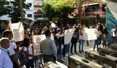 Cuatro facultades se han declarado en paro indefinido.