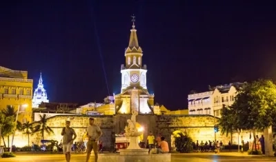 La emblemática torre del reloj entró en mantenimiento.