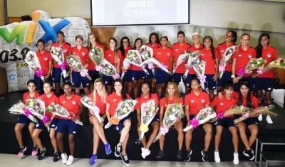 Las ‘Tiburonas’ de Junior durante su presentación de este viernes.