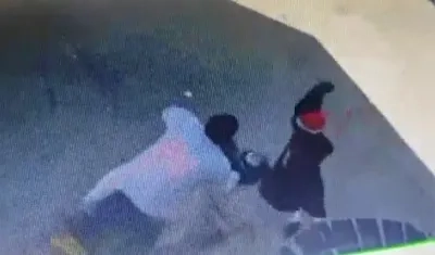 Momento en el que atacan a Luis Alfonso Polo Hernández.