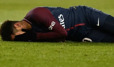 Neymar se retiró lesionado del terreno de juego en el más reciente partido. 