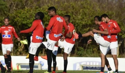 Yimmi Chará y Luis Carlos Ruiz serían titulares de la partida. 