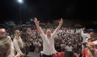 Germán Vargas Lleras fue escuchado por unas 20 mil personas en Plaza de la Tenaza en Cartagena.