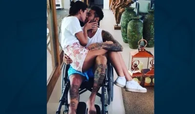Neymar con su novia, la actriz brasileña Bruna Marquezine.