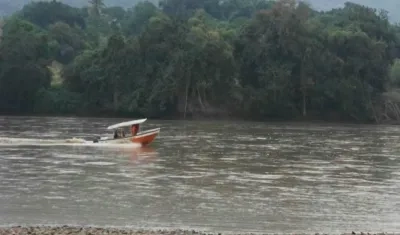 La Defensa Civil colabora con la búsqueda del militar desaparecido.