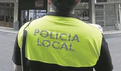 El colombiano se fugo de un furgón policial, tirar las muletas y agredir a un agente.