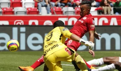 Fernando Uribe anotó uno de los goles del triunfo al Toluca. 