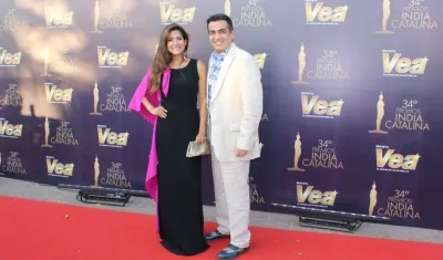 La actriz Aida Bossa y el gerente de Telecaribe, Juan Manuel Buelvas.