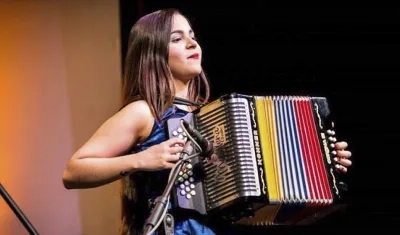 La acordonera María Silena Ovalle.