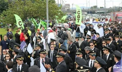 La huelga de pilotos de Avianca fue declarada ilegal y la empresa en proceso disciplinario despidió a más de 20 pilotos.