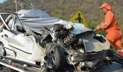 Así quedó uno de los vehículos.