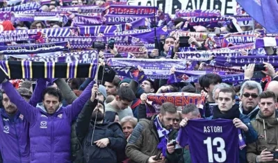 Hinchada de la Fiorentina despide a Davide Astori. 