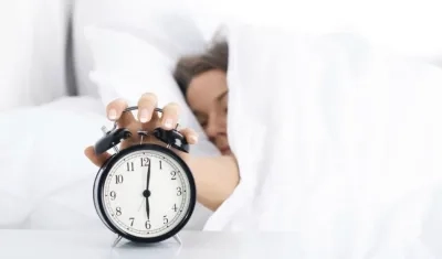  Una persona con trastornos del sueño pierde el control en los horarios de alimentación.