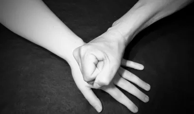  La violencia intrafamiliar afecta al 76% de las mujeres.