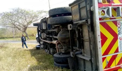 Así quedó la máquina de bomberos.