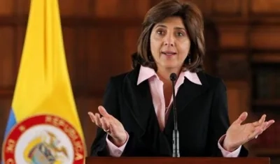 María Ángela Holguín.