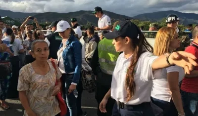 Venezolanos ingresando a Cúcuta.