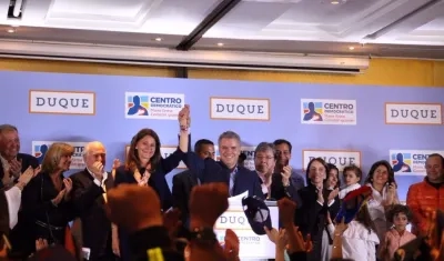 Iván Duque ganó la consulta y anunció a Martha Lucía Ramírez como fórmula vicepresidencial.