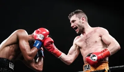 Kiryl Relikh propina rudo castigo a Rances Barthelemy.