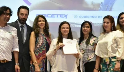 La directora del ICBF, Karen Abudinen, firmó convenio con el Icetex para la capacitación de madres comunitarias.