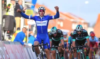 Álvaro Hodeg celebra su triunfo. 