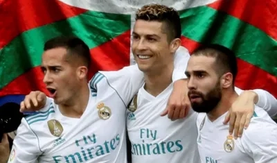 Lucas Vásquez celebra con Cristiano Ronaldo y Daniel Carvajal. 