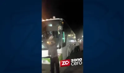 Bus accidentado donde viajaba el cantante Danny Daniel.