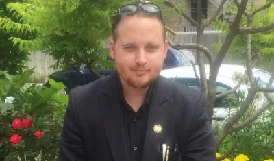 Adrian Lamo, hacker que delató a Chelsea Manning, apareció muerto.