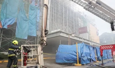 Unos 300 clientes y más de 70 empleados fueron evacuados.