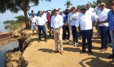 El Director de Cormagdalena Alfredo Varela, durante visita de inspección a la zona.