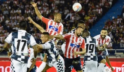 Alberto 'Mudo' Rodríguez, defensa peruano. 