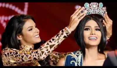 Sthefany Gutiérrez al ganar la corona del Miss Venezuela 2017.