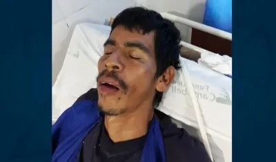 Así luce el hombre en la Clínica Campbell.